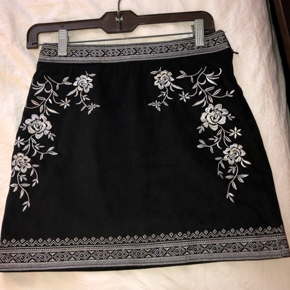 Floral Mini Skirt - Picture 1 of 2